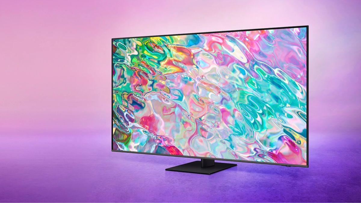 Samsung Q70B QLED 4K Smart TV: ఈ టీవీలో 100Hz రిఫ్రెష్ రేట్ కలిగిన QLED 4K TV డిస్‌ప్లే ఉంటుంది. ఇది క్వాంటం ప్రాసెసర్‌తో పనిచేస్తుంది. ఇందులోని డ్యూయల్-ఆడియో సపోర్ట్ సిస్టమ్‌ డాల్బీ డిజిటల్ ప్లస్ ఆడియోను అందిస్తుంది. ఇది 55-అంగుళాలు, 65-అంగుళాలు, 75-అంగుళాల స్క్రీన్ పరిమాణాలలో లభిస్తుంది. ధరలు రూ. 99,990 నుంచి ప్రారంభం.