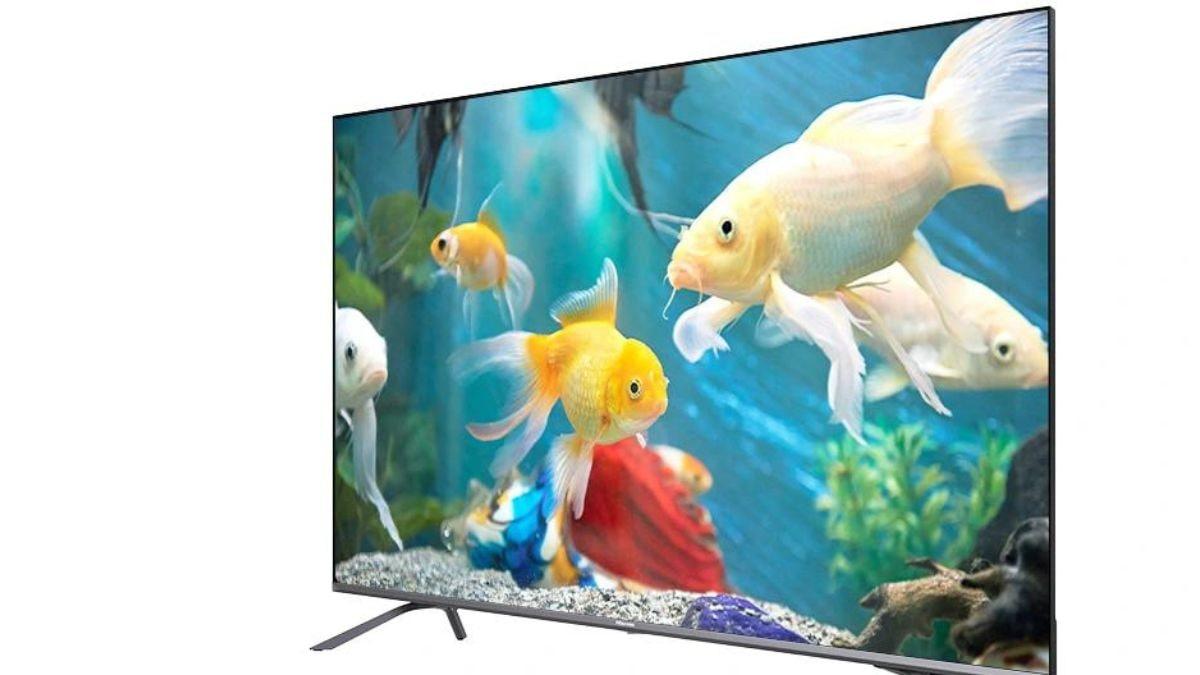 Hisense QLED TV 55U6G: ఇది మిగతా వాటితో పోలిస్తే తక్కువ ధరలోనే లభించే ఉత్తమమైన QLED టీవీ. ఇందులో క్వాంటం డాట్ కలర్ టెక్నాలజీ, డాల్బీ విజన్, స్పోర్ట్స్ మోడ్, గూగుల్ అసిస్టెంట్ సపోర్ట్ వంటి మరెన్నో మెరుగైన ఫీచర్లు ఉన్నాయి. మెటల్ స్టాండ్‌తో వస్తుంది. 55 అంగుళాలు, 65-అంగుళాల స్క్రీజ్ సైజుల్లో లభిస్తుంది. ధరలు వరుసగా రూ. 51,990, రూ. 77,990/-