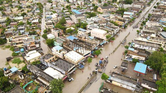 హైదరాబాద్ నగరంలో అతి భారీ వర్షాలు