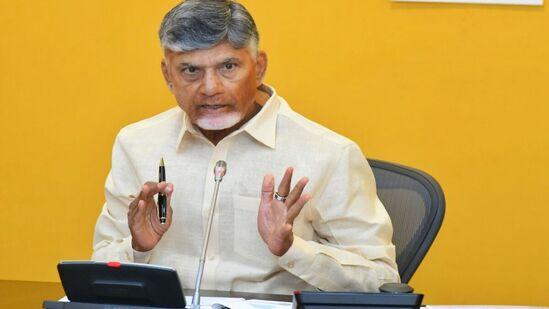 ఇసుక రీచ్‌లలో స్వయంగా ఇసుక తవ్వి తీసుకెళ్లేందుకు అనుమతి- సీఎం చంద్రబాబు