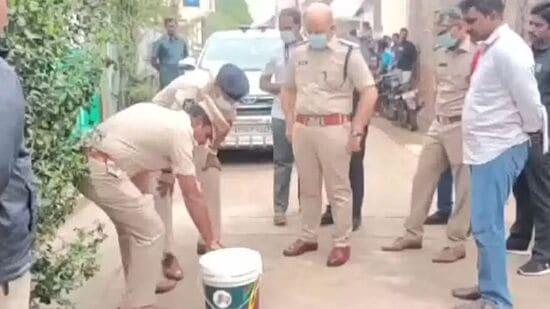 Bhimavaram Crime : చెక్క పెట్టెలో మృతదేహం.. అంతుచిక్కని ప్రశ్నలు ఎన్నో.. ఆ చేతిరాత ఎవరిది?