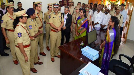 TG DGP Jitender : మోహన్ బాబుది కుటుంబ సమస్య, రోడ్డెక్కి న్యూసెన్స్ సృష్టిస్తే చర్యలు తప్పవ్- డీజీపీ జితేందర్