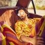 <p>రణ్‌వీర్ సింగ్ తన రాబోయే చిత్రం జయేష్‌భాయ్ జోర్దార్ ప్రమోషన్ల కోసం.. ఈ సమ్మర్​ స్పెషల్ లుక్‌లో కలర్‌ఫుల్​గా, బెస్ట్​గా కనిపించాడు.&nbsp;</p>