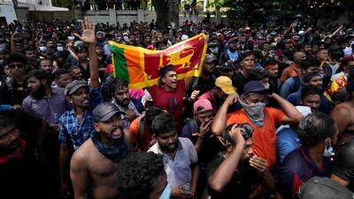 Sri lanka crisis: ప్రధాన మంత్రి కార్యాలయం వద్ద ఆందోళనకారుల నిరసన