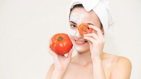 Get rid of sun tan with tomato