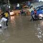 Rains in Telangana: అరగంట వర్షానికే అల్లాడిన భాగ్యనగరం!