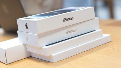 The Apple iPhone 14 Pro Max on sale: ఐఫోన్ ప్రియులను వేధిస్తున్న కొరత