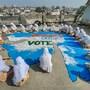 Gujarat elections : సామాజిక మాధ్యమాల్లో 'ఎలక్షన్​ వార్​'.. ఓట్ల కోసం పార్టీల తిప్పలు!