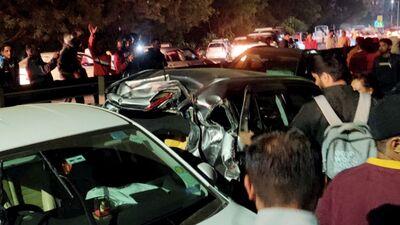 Pune-Bengaluru highway accident: బ్రిడ్జిపై భారీ రోడ్డు ప్రమాదం