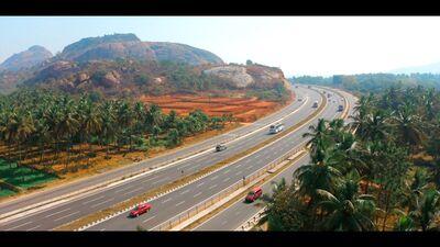 Bengaluru-Mysuru Expressway: ఇది 10 లేన్ ఎక్స్ ప్రెస్ వే. దీన్ని రూ. 8,480 కోట్ల ఖర్చుతో &nbsp;National Highway Authority of India (NHAI) Hybrid Annuity Model (HAM) విధానంలో నిర్మించింది.&nbsp;