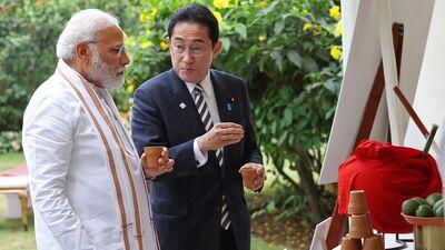 Japan's PM Kishida visit: ప్రధాని మోదీతో కలిసి బుద్ధ జయంతి పార్క్ లో గోల్ గప్పా (పానీ పూరీ) ను ఆస్వాదిస్తున్న జపాన్ ప్రధాని కుషిదా.