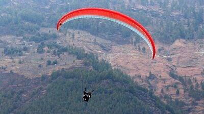 Paragliding in Bir-Billing: పారా గ్లైడింగ్ కు &nbsp;హిమాచల్ ప్రదేశ్ లోని బిర్ బిలింగ్ అద్భుతమైన, అనువైన ప్రదేశం.