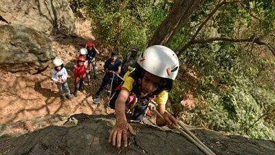 Rock Climbing in Hampi: కర్నాటకలోని హంపి రాక్ క్లైంబింగ్ కు ఫేమస్. దేశం నలుమూలల నుంచి రాక్ క్లైంబర్స్ ఇక్కడికి వస్తుంటారు.&nbsp;