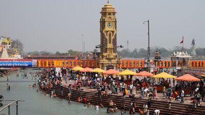 Haridwar: హరిద్వార్. అత్యంత పవిత్ర పుణ్యక్షేత్రం. పర్యాటక కేంద్రం. హరిద్వార్ జిల్లాలో ఉంది. ఇక్కడి ఆలయాలు, ఆశ్రమాలు, గంగా హారతి, ముఖ్యంగా హర్ కీ పౌరి ఘాట్ చూసి తీరాల్సినవి.