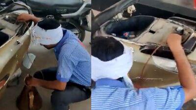 Viral Video: కస్టమర్ రూ.2,000 నోటు ఇచ్చాడని స్కూటర్‌లో పోసిన పెట్రోల్ వెనక్కి తీసుకున్నాడు! (Photo: Twitter)