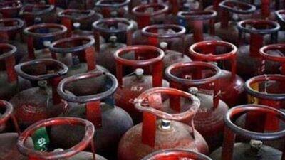 LPG Price Cut: ఎల్‍పీజీ గ్యాస్ సిలిండర్ ధర తగ్గింపు.. కానీ! (HT Photo)