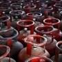 LPG Price Cut: ఎల్‍పీజీ గ్యాస్ సిలిండర్ ధర తగ్గింపు.. కానీ! (HT Photo)