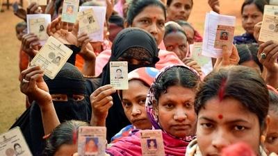 Tripura Elections 2023:&nbsp; ఓటరు గుర్తింపు కార్డుతో పోలింగ్ బూత్ ల వద్ద బారులు తీరిన త్రిపుర ఓటర్లు