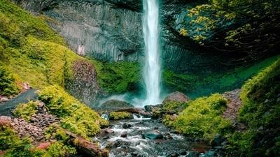 Angel Falls, Venezuela: వెనెజులా లోని కెనైమా నేషనల్ పార్క్ లో ఈ ఏంజెల్ ఫాల్స్ జలపాతం ఉంది. ఇది అత్యంత ఎత్తైన వాటర్ ఫాల్. దీని ఎత్తు 979 మీటర్లు.&nbsp;