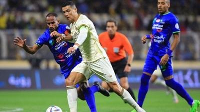 Cristiano Ronaldo | ఇన్‍స్టాగ్రామ్‍లో అత్యధిక ఫాలోవర్లను కలిగి ఉన్న వారి లిస్టులో ఫుట్‍బాల్ స్టార్ క్రిస్టియానో రొనాల్డో టాప్‍లో ఉన్నారు. ఆయనకు ప్రస్తుతం 56.6కోట్ల మంది ఫాలోవర్లు ఉన్నారు.&nbsp;